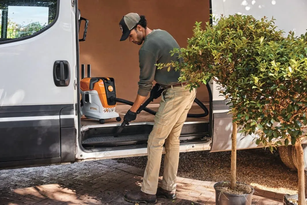 Aspirateur à batterie STIHL – SEA 100 – Gamme AP – Image 2