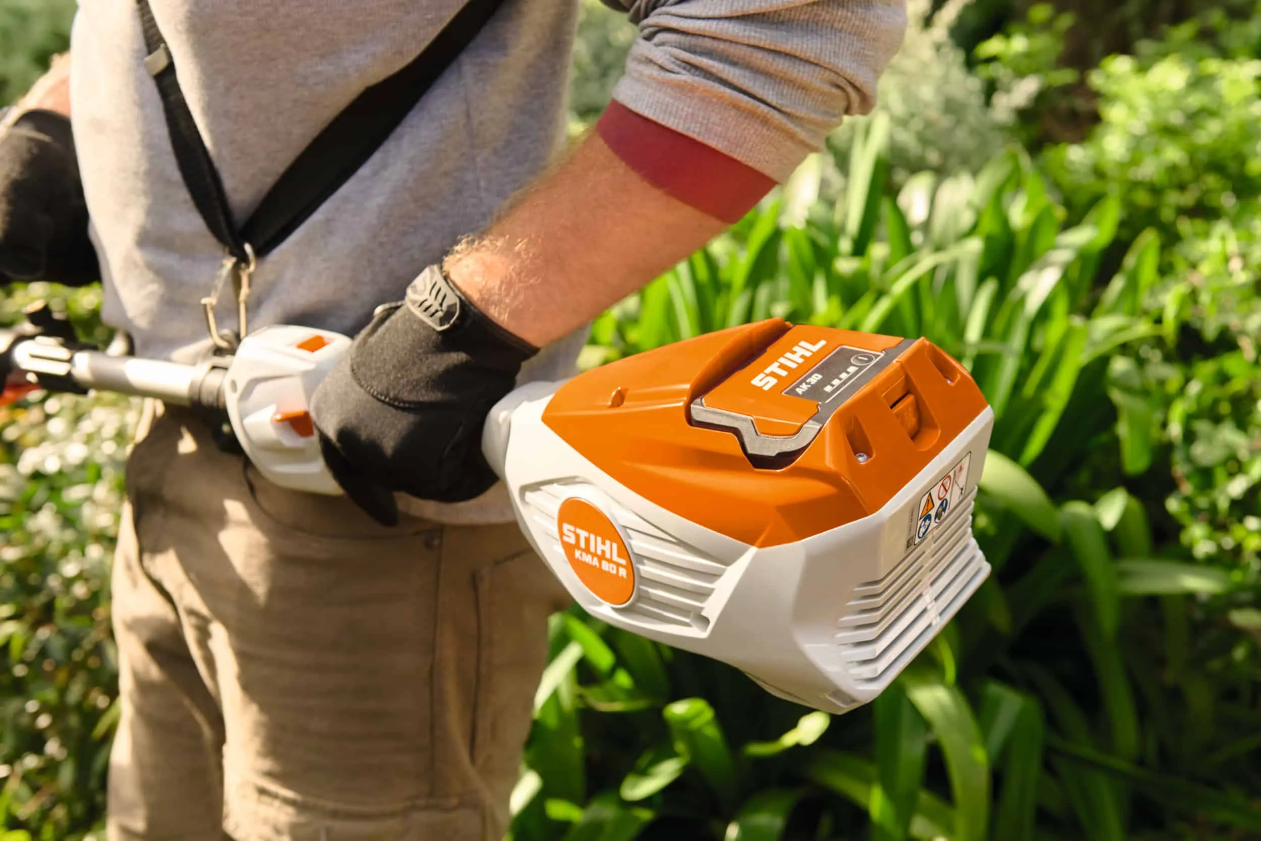 Débroussailleuse STIHL – FSA 80 (avec couteau à herbes 230-2) – Gamme AK – Image 2