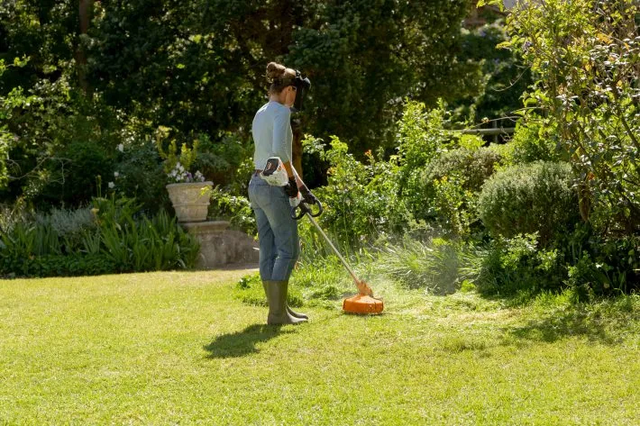 Coupe-herbe à batterie STIHL – FSA 60 R Autocut C 6-2 (pack batterie AK 20+ chargeur AL 101) – Gamme AK – Image 4