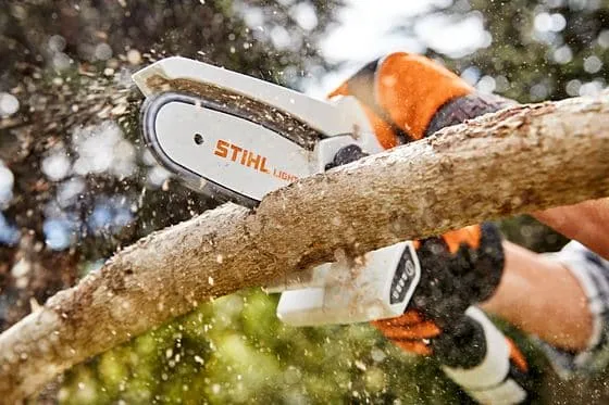 Scie à main à batterie STIHL – GTA 26 (pack batterie + chargeur + chaîne + guide de chaîne + multioil BIO + sac de transport) – Gamme AS – Image 6