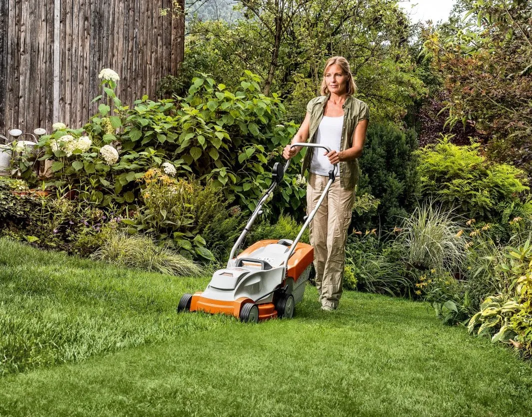 Tondeuse à batterie STIHL – RMA 235 (pack batterie AK 20 et chargeur AL 101) – Gamme AK – Image 4